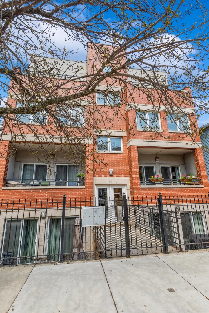 2126 W Armitage Avenue 4 Property Photo
