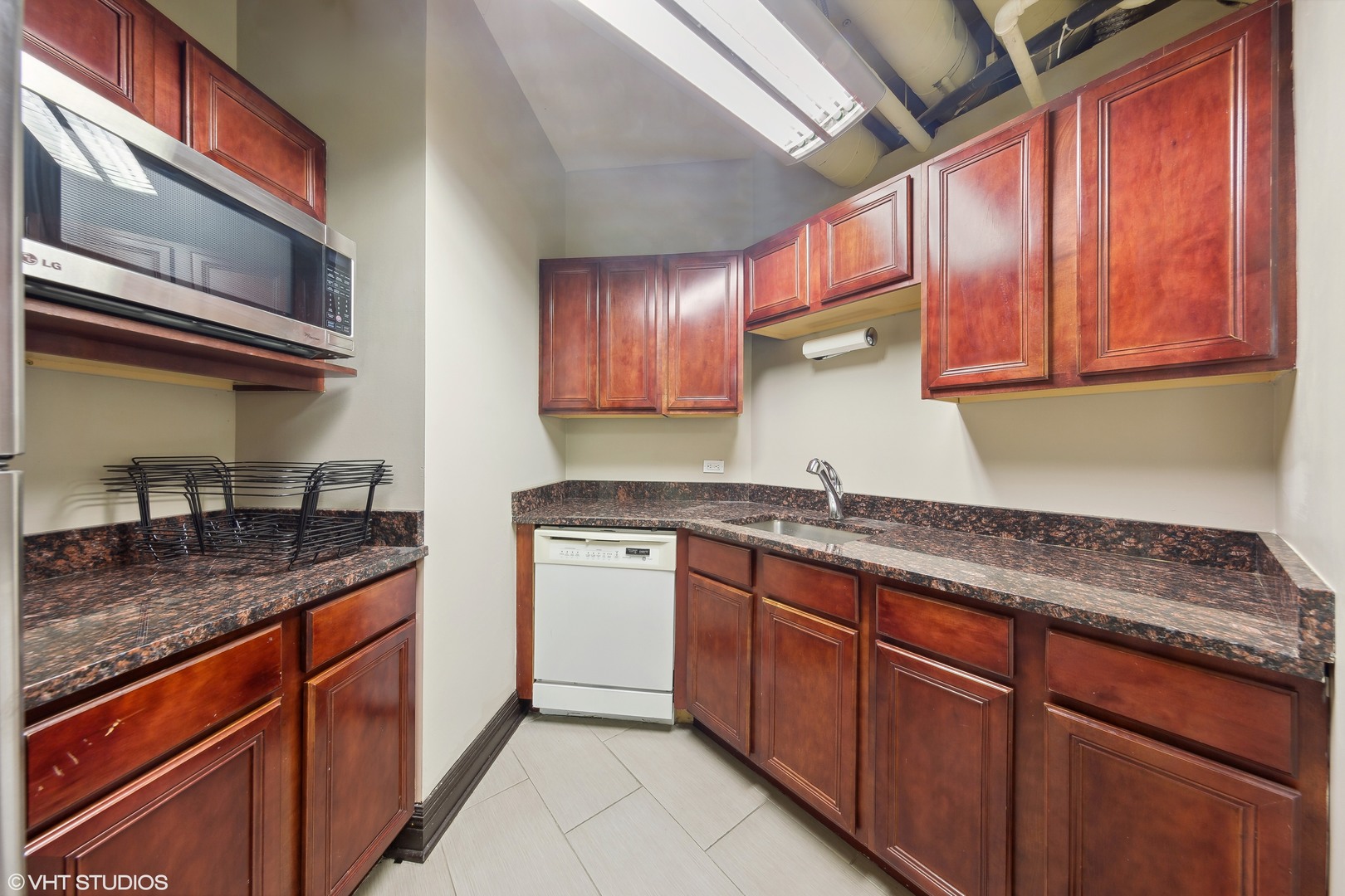 1327 W Washington Boulevard 105 Property Photo 6