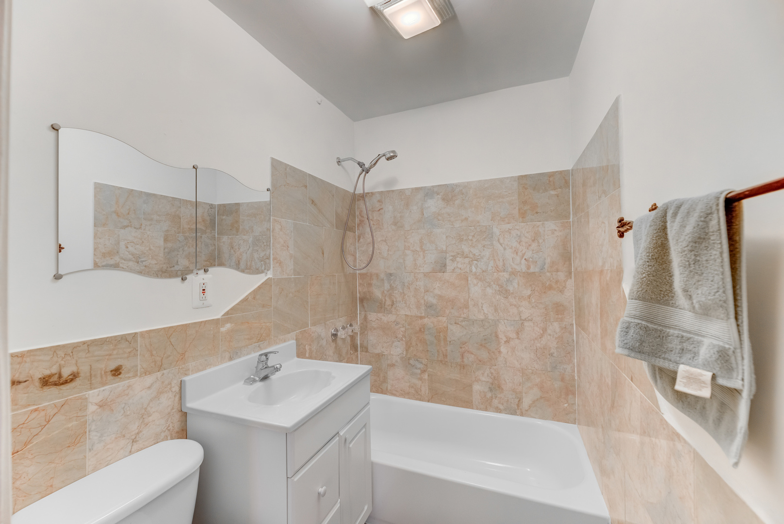 4018 N Whipple Street Property Photo 6