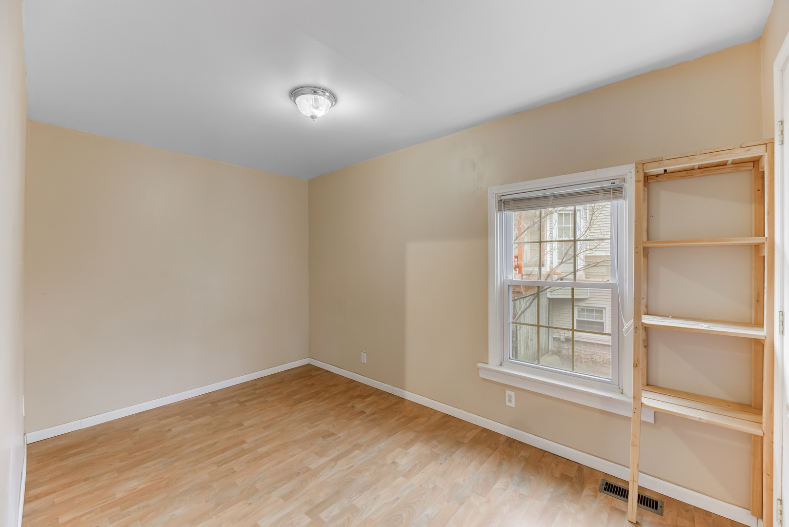 4018 N Whipple Street Property Photo 7