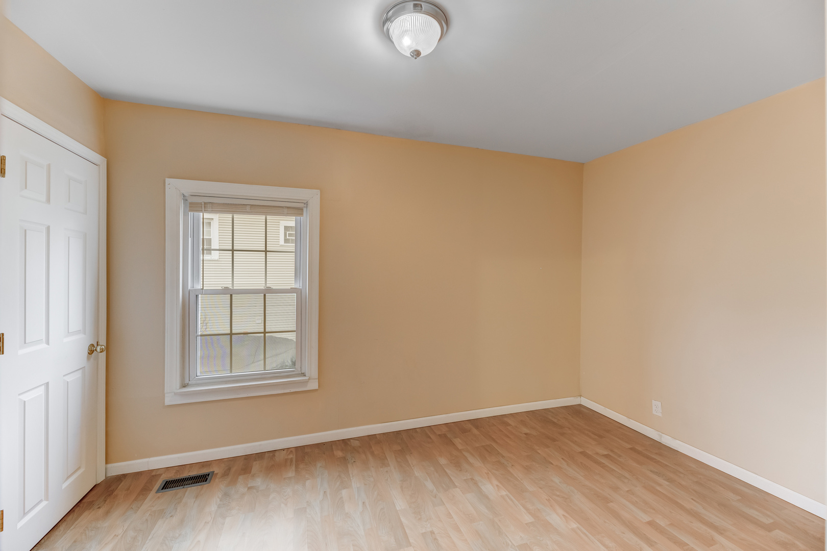 4018 N Whipple Street Property Photo 8