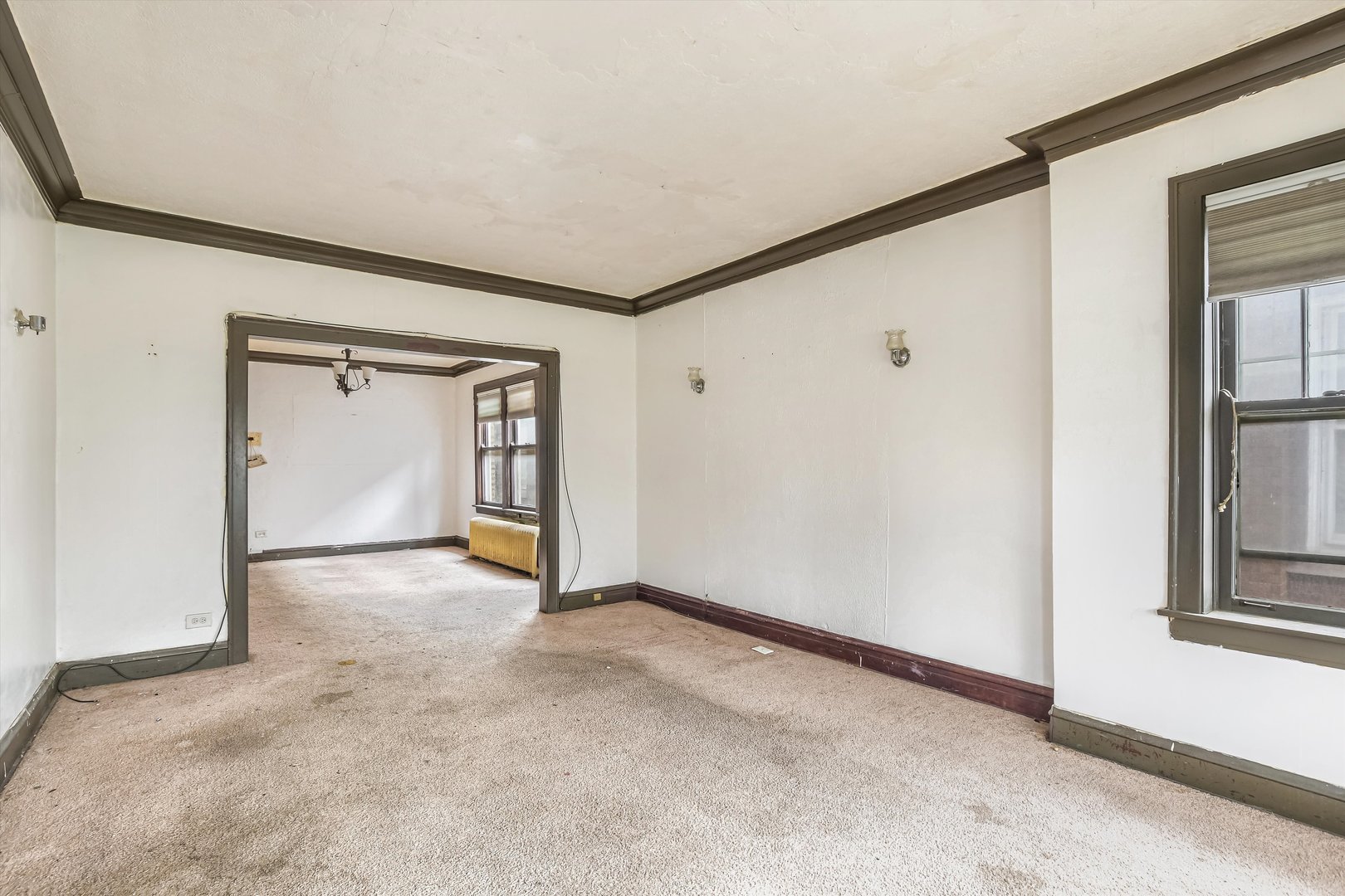 6621 S Fairfield Avenue Property Photo 3