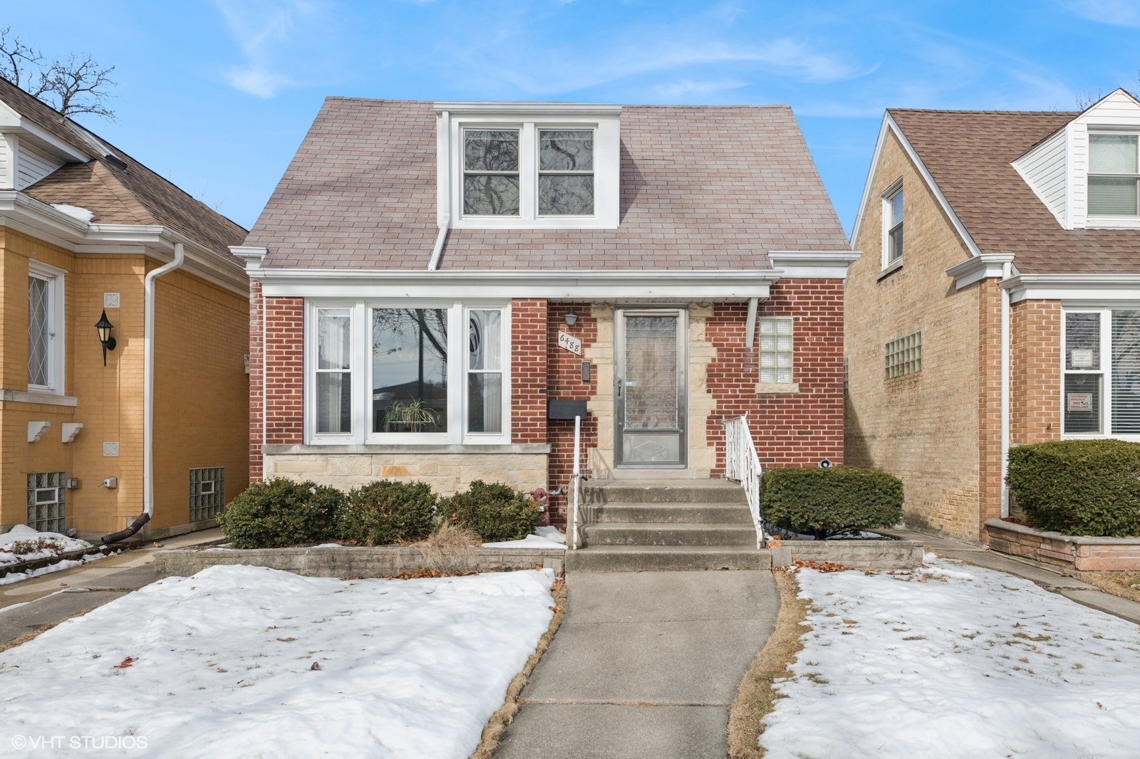 6488 N Oxford Avenue Property Photo
