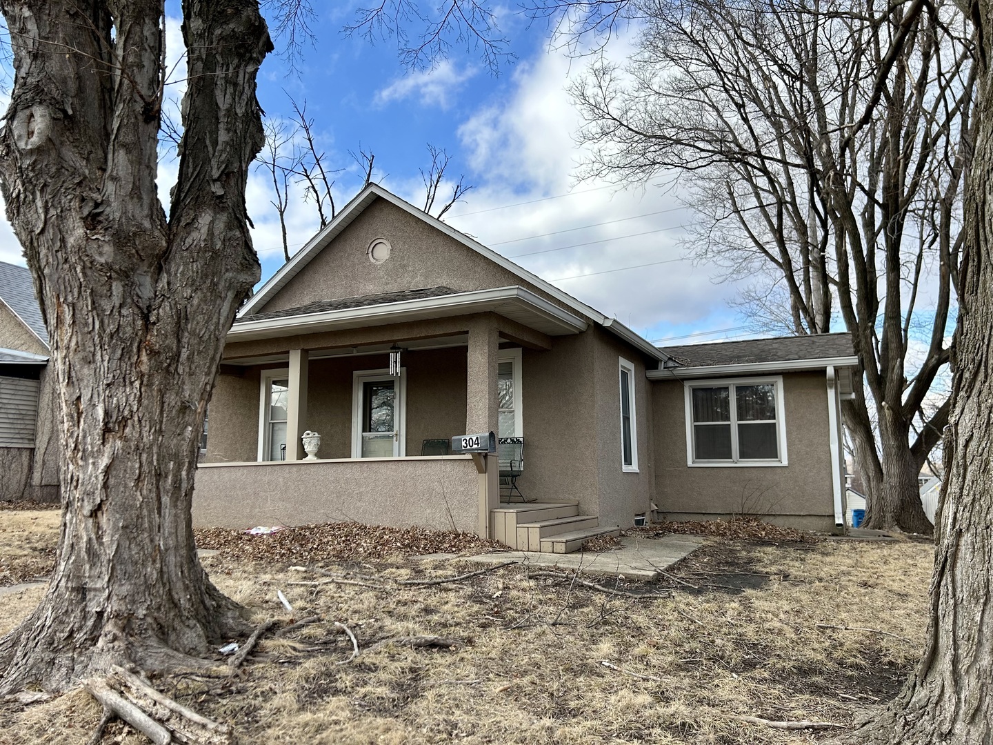 304 E Dakota Street Property Photo
