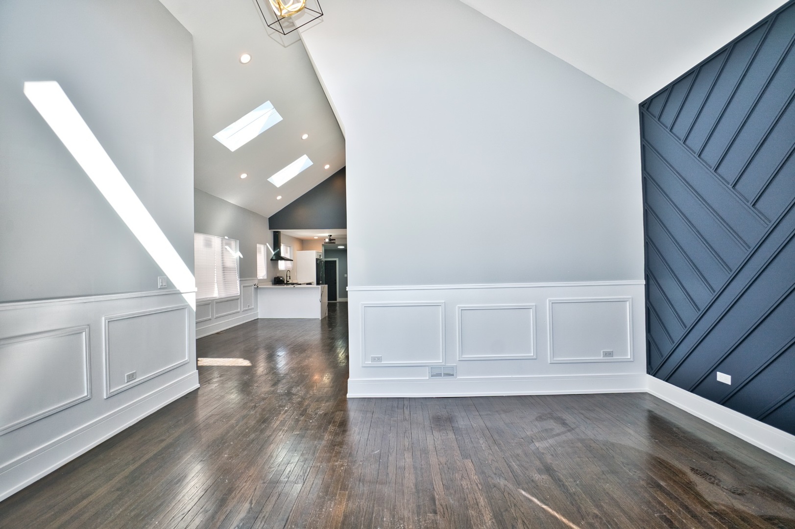 2310 W 72nd Street Property Photo 6