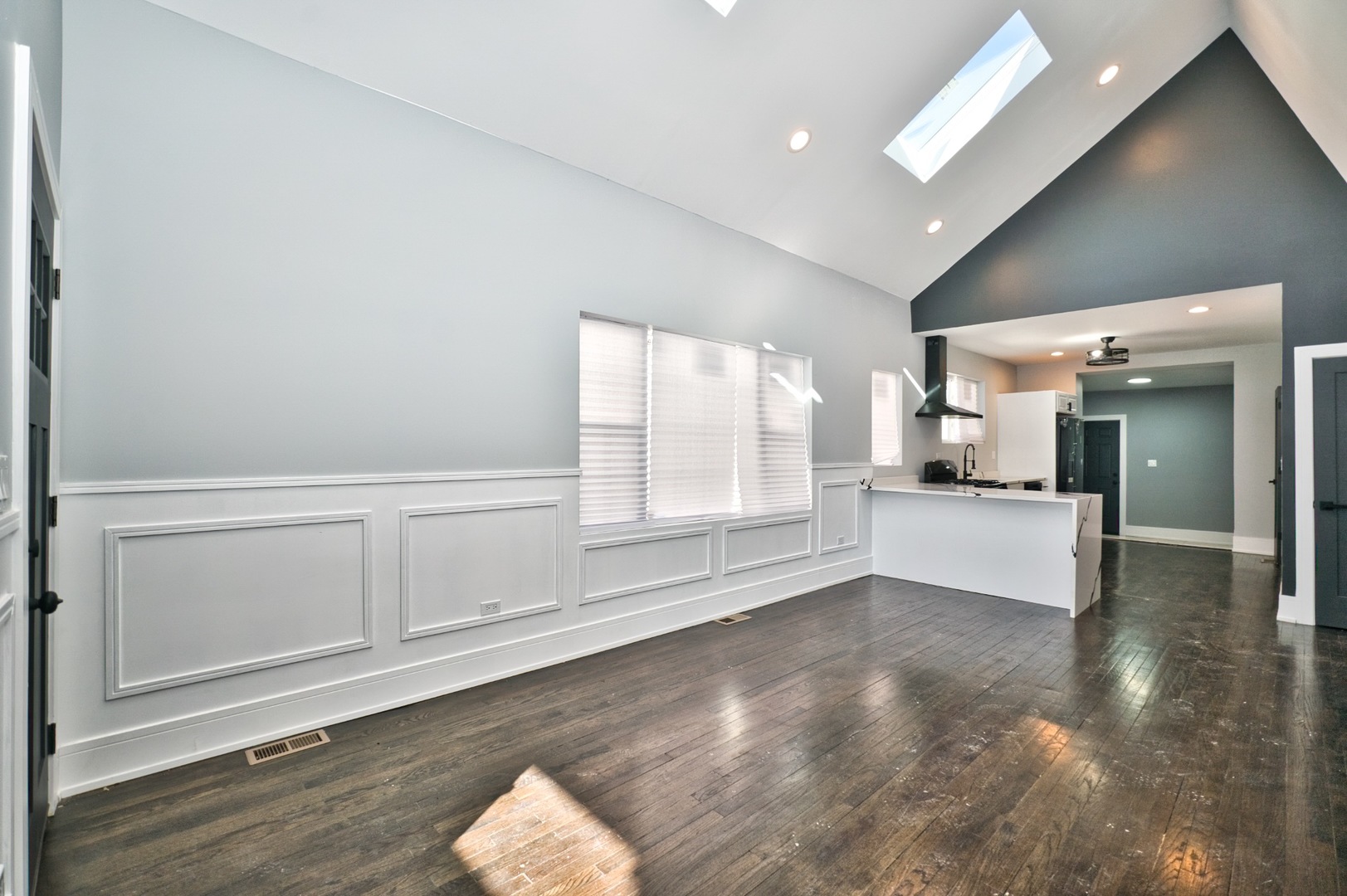 2310 W 72nd Street Property Photo 8