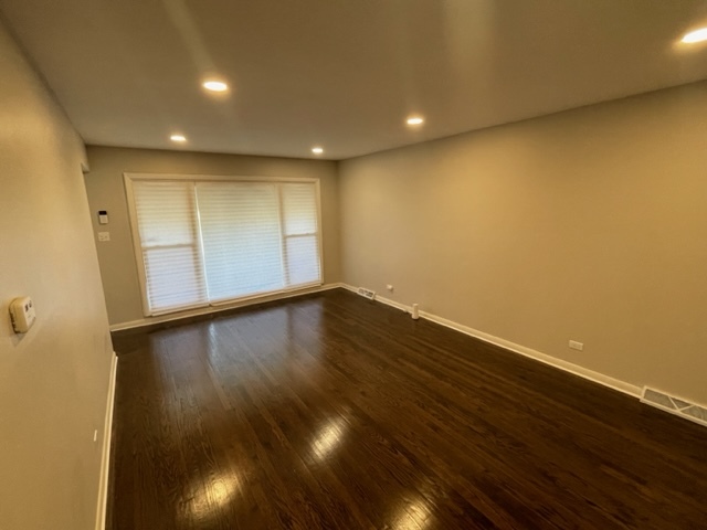 8658 S University Avenue Property Photo 4
