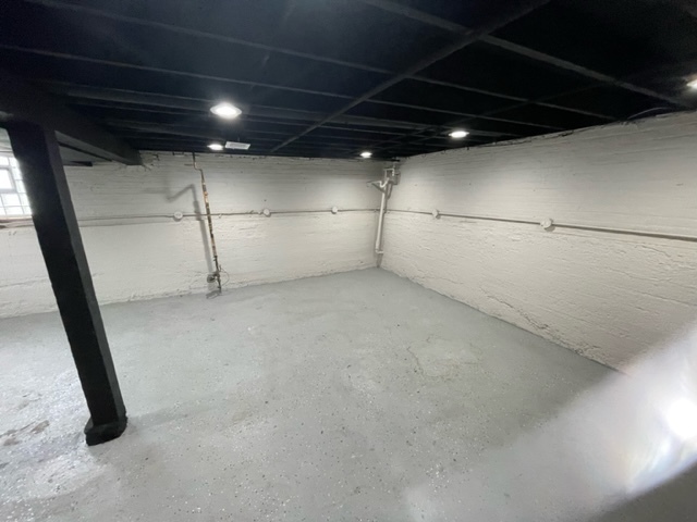 9141 S Colfax Avenue Property Photo 14