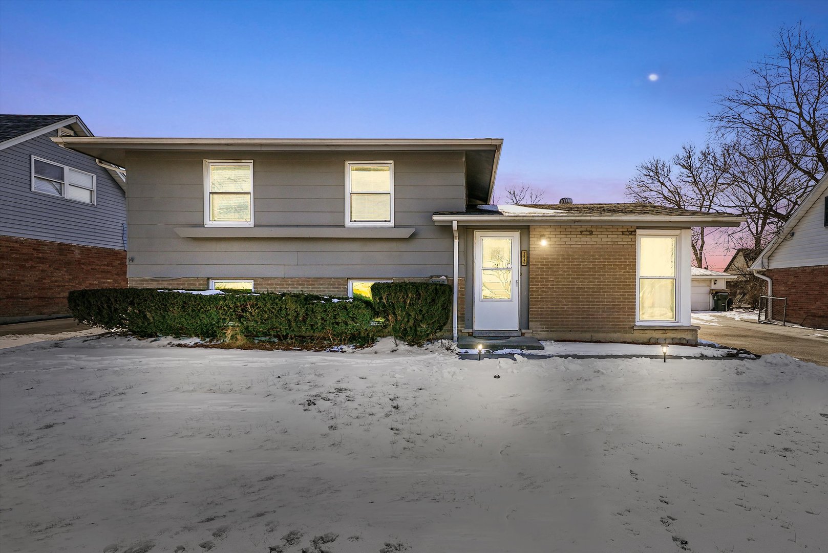 3949 168th Street Property Photo 2