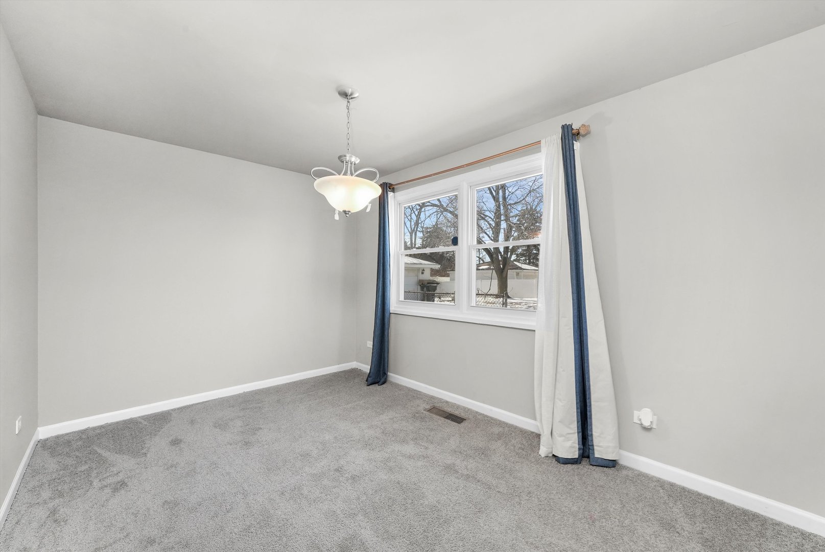 3949 168th Street Property Photo 8