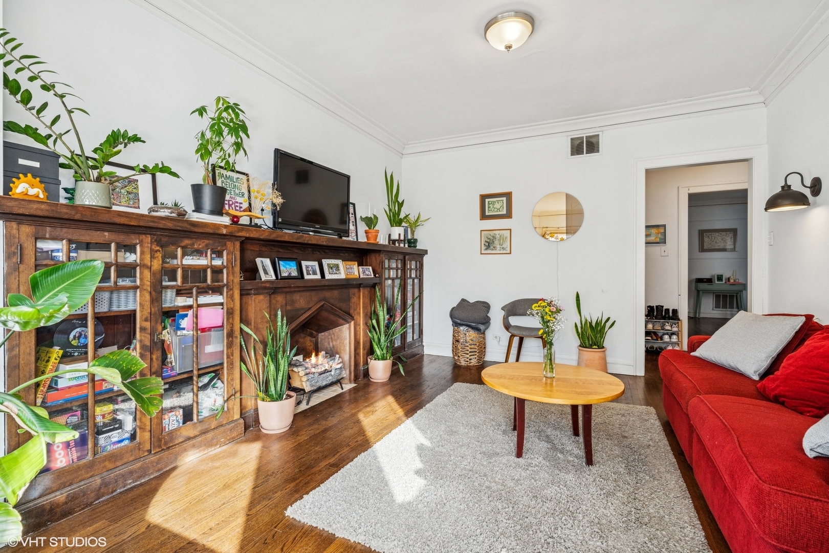 2913 N Sacramento Avenue Property Photo 4