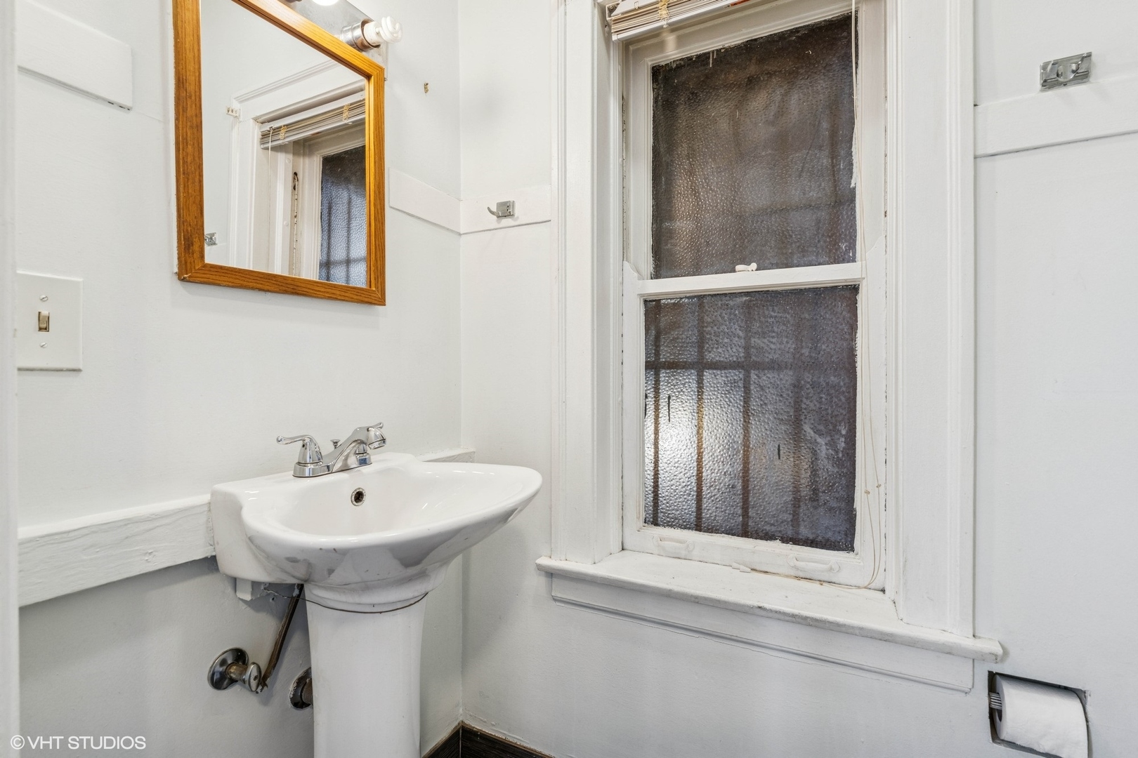 2913 N Sacramento Avenue Property Photo 11