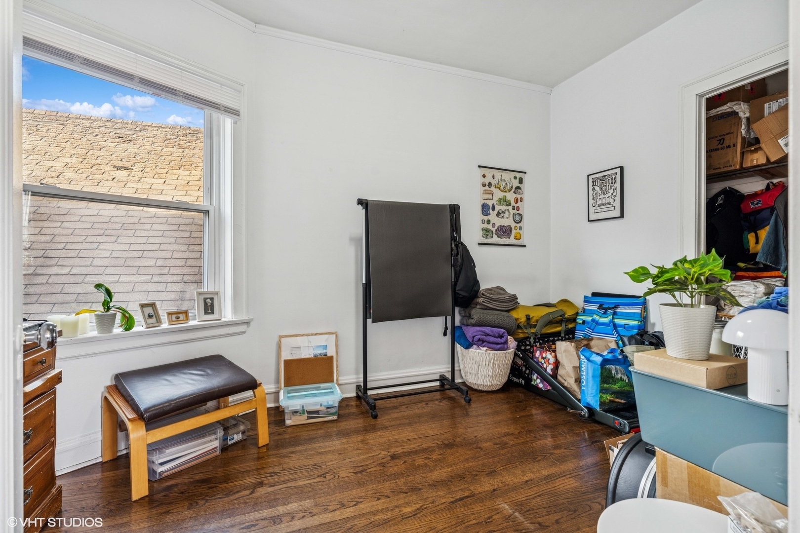 2913 N Sacramento Avenue Property Photo 13