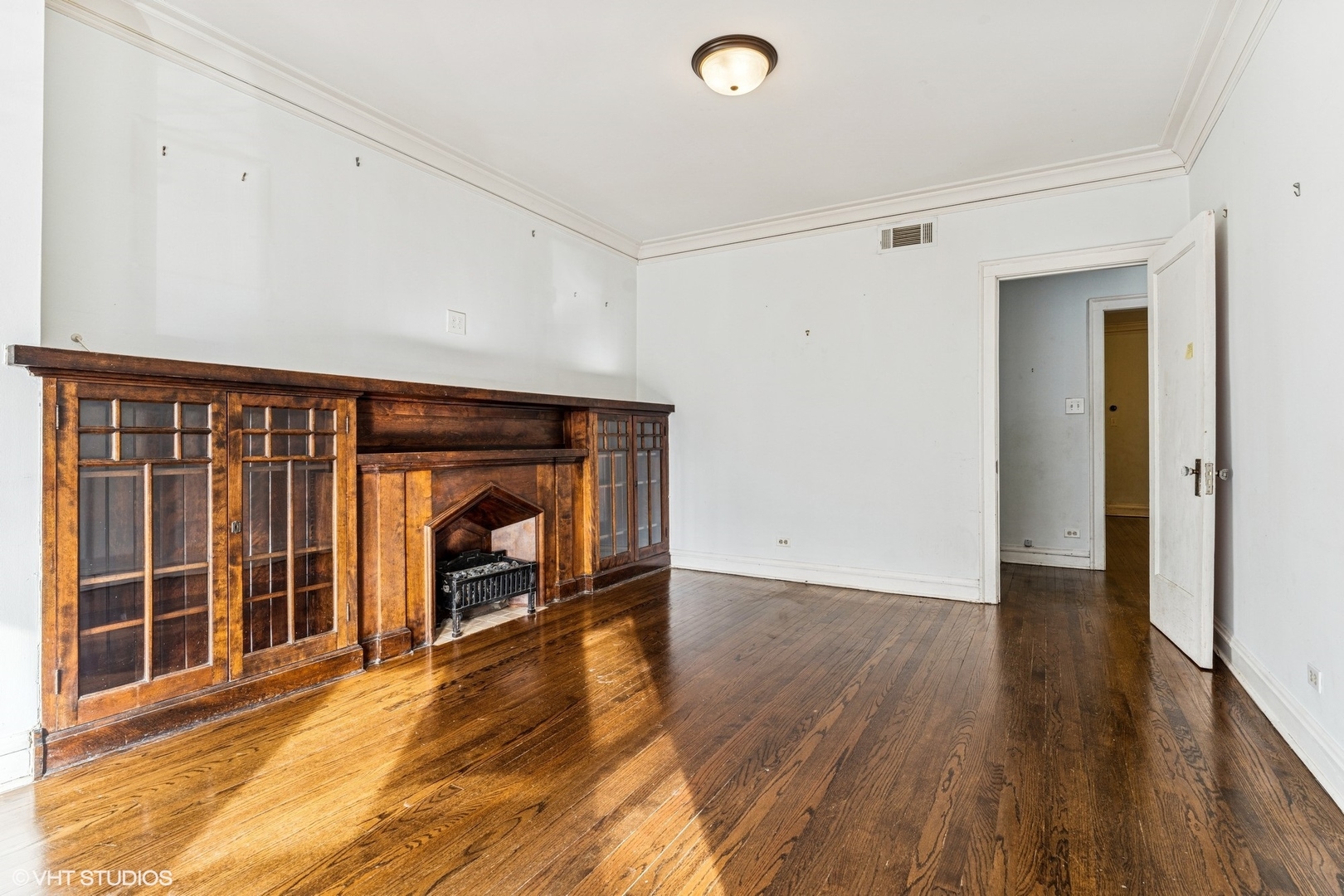 2913 N Sacramento Avenue Property Photo 19