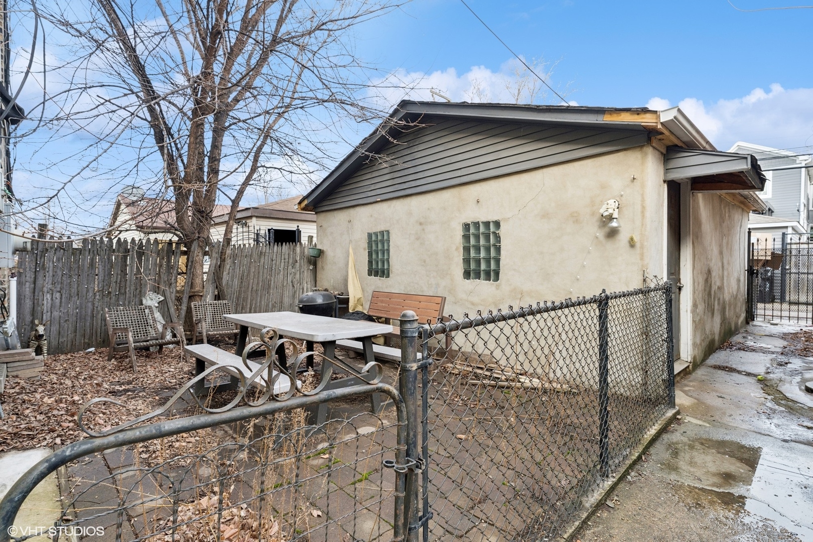 2913 N Sacramento Avenue Property Photo 22