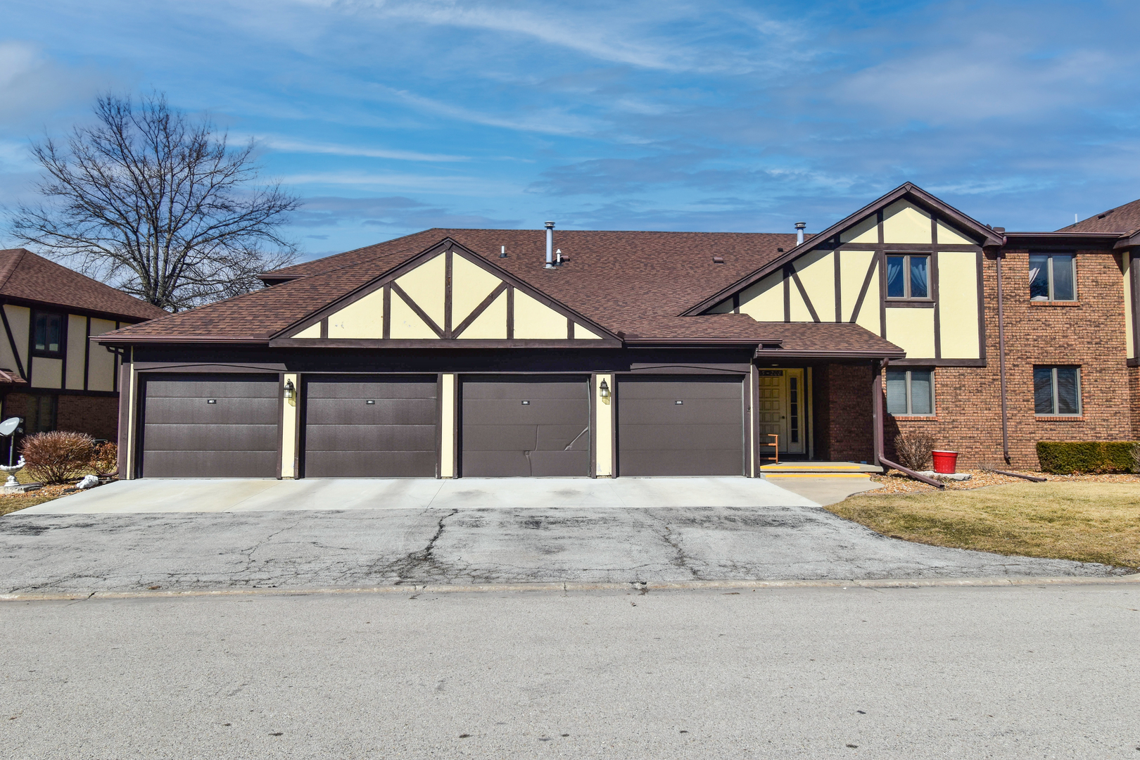 Pontiac High School Real Estate Listings Main Image
