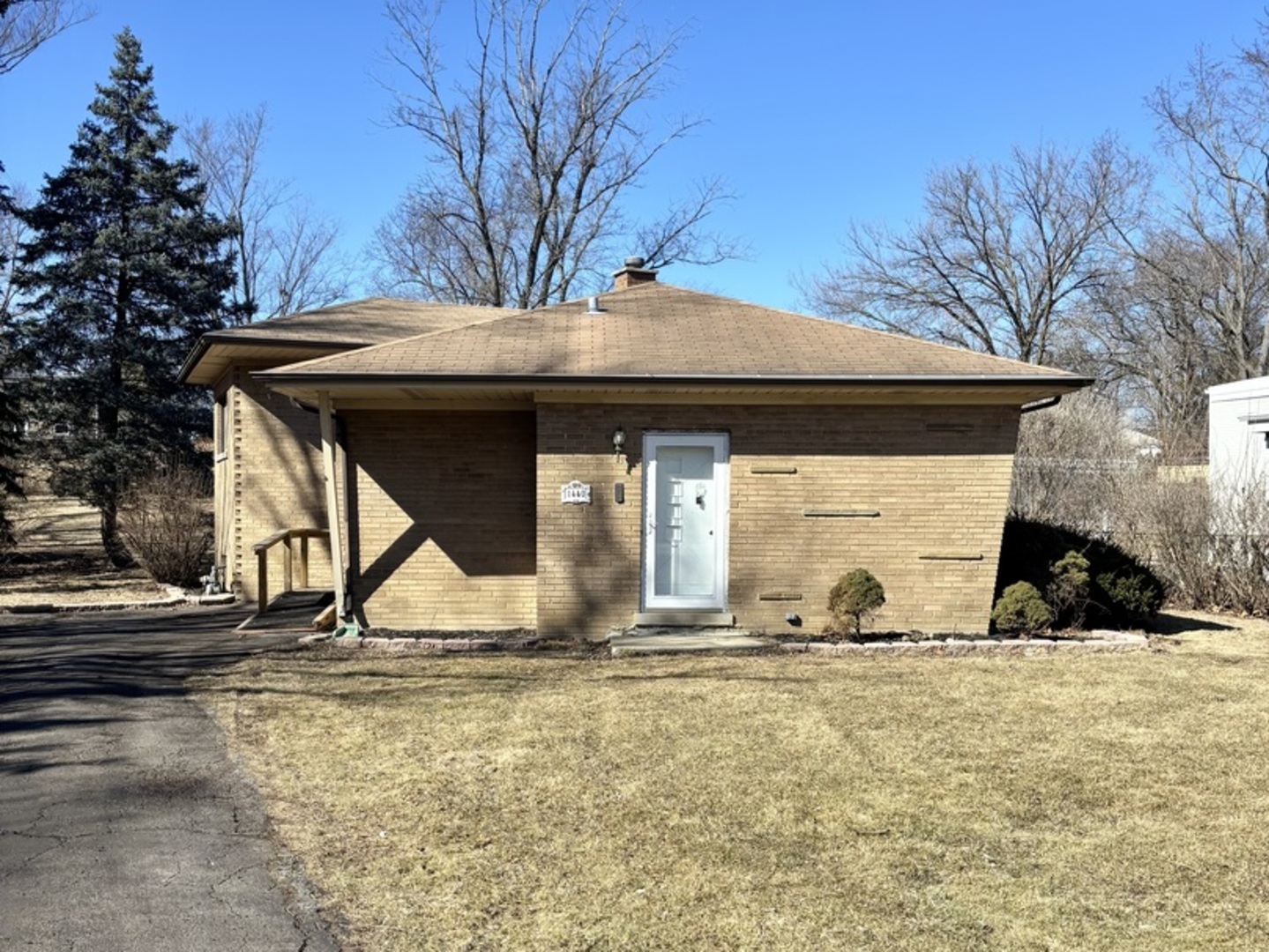 1440 S Stewart Avenue Property Photo