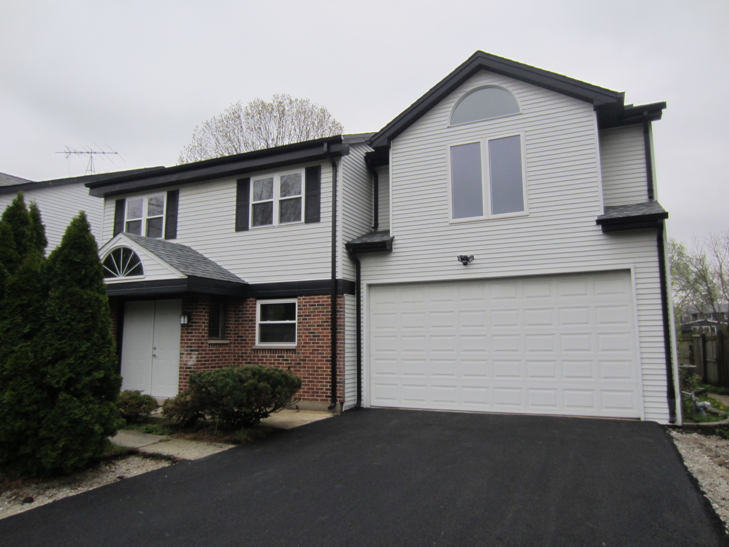 23w409 Greenbriar Drive Property Photo