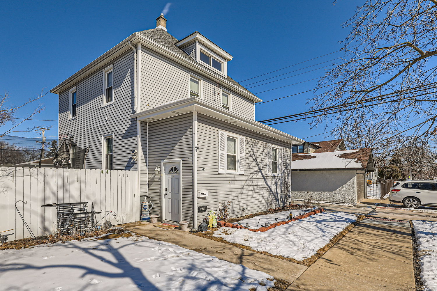 613 Huron Street Property Photo