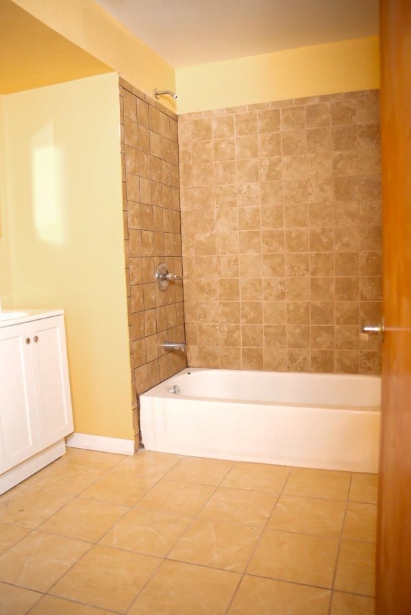 2519 W 59th Street 2 Property Photo 4