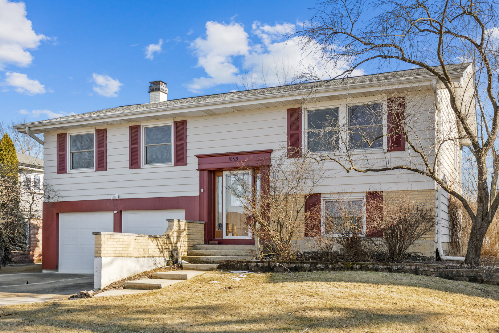 1095 Englewood Road Property Photo