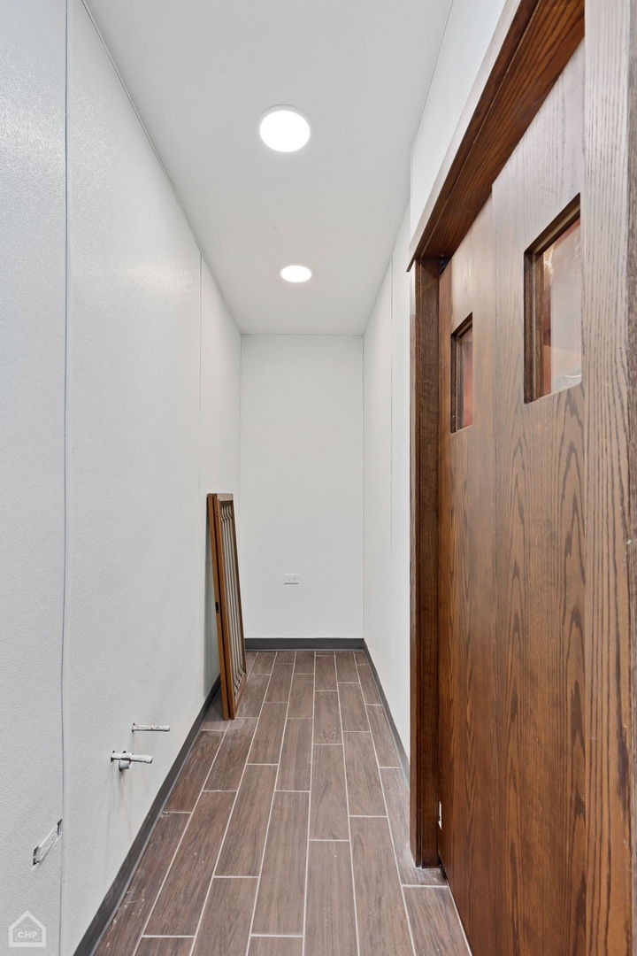 4544 N Western Avenue Property Photo 23