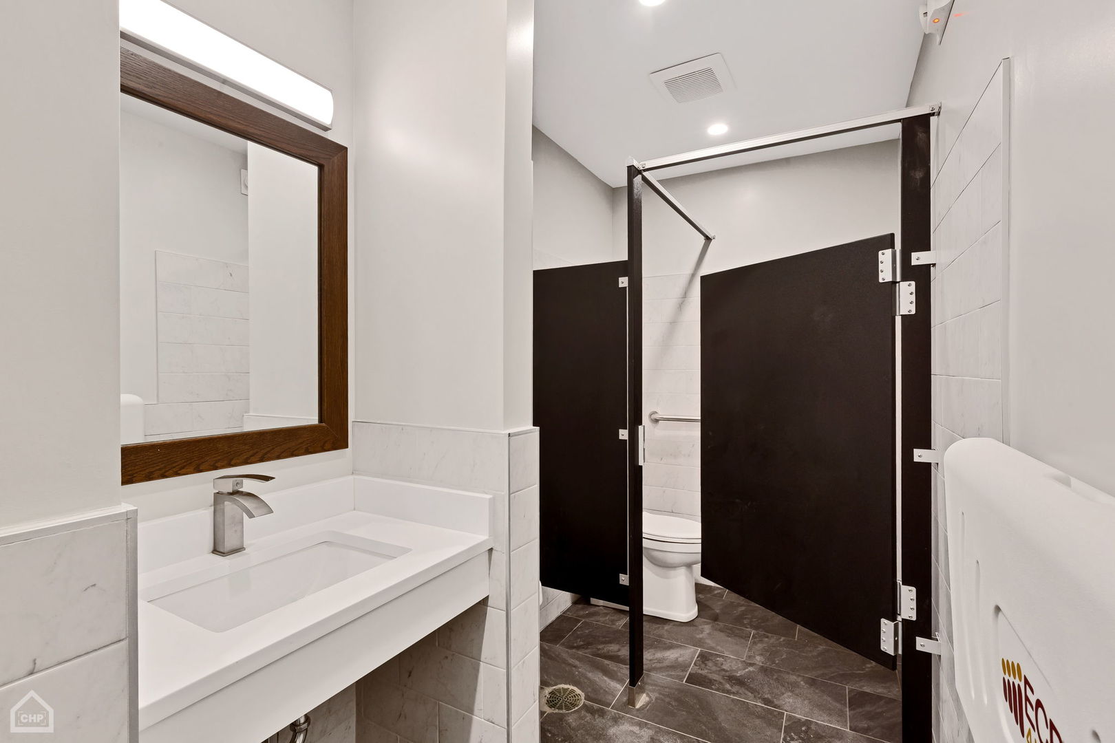 4544 N Western Avenue Property Photo 24