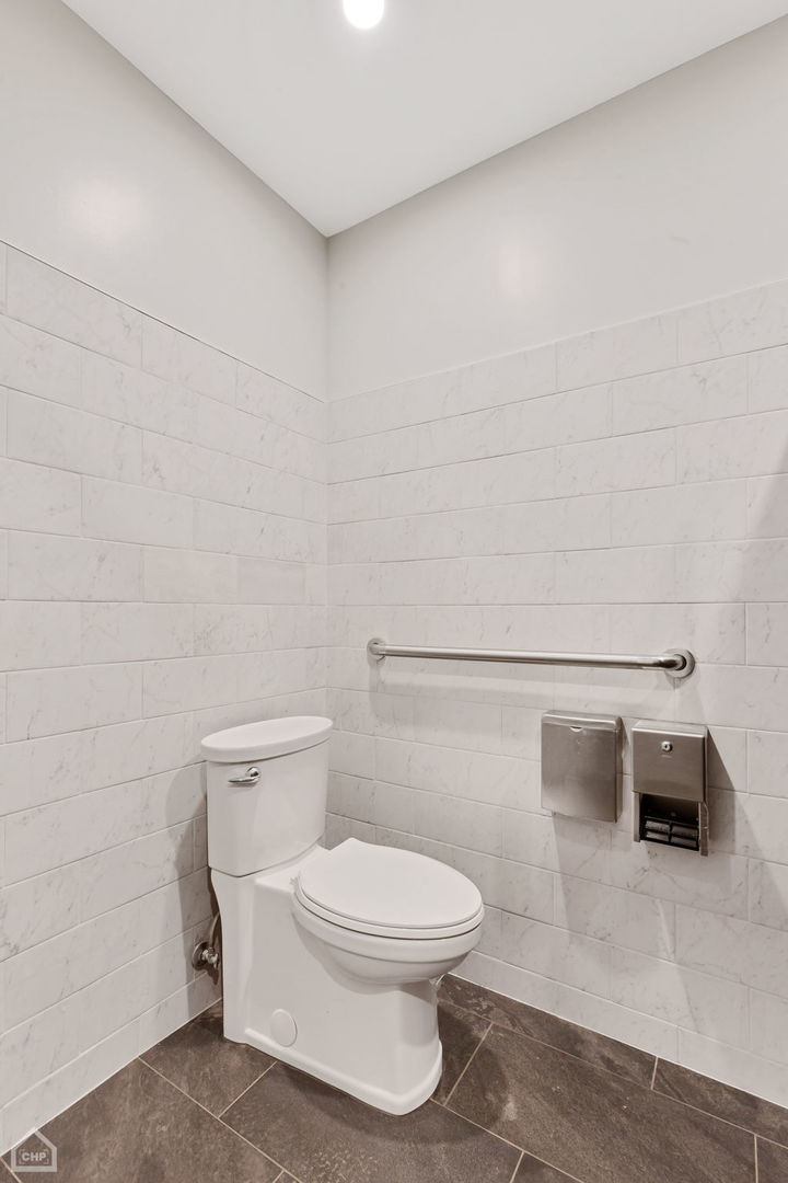 4544 N Western Avenue Property Photo 26