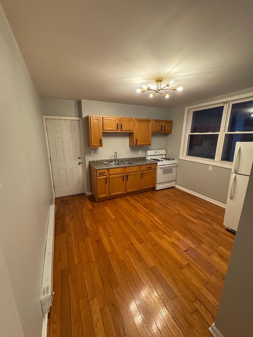 650 N Talman Avenue 1r Property Photo 3