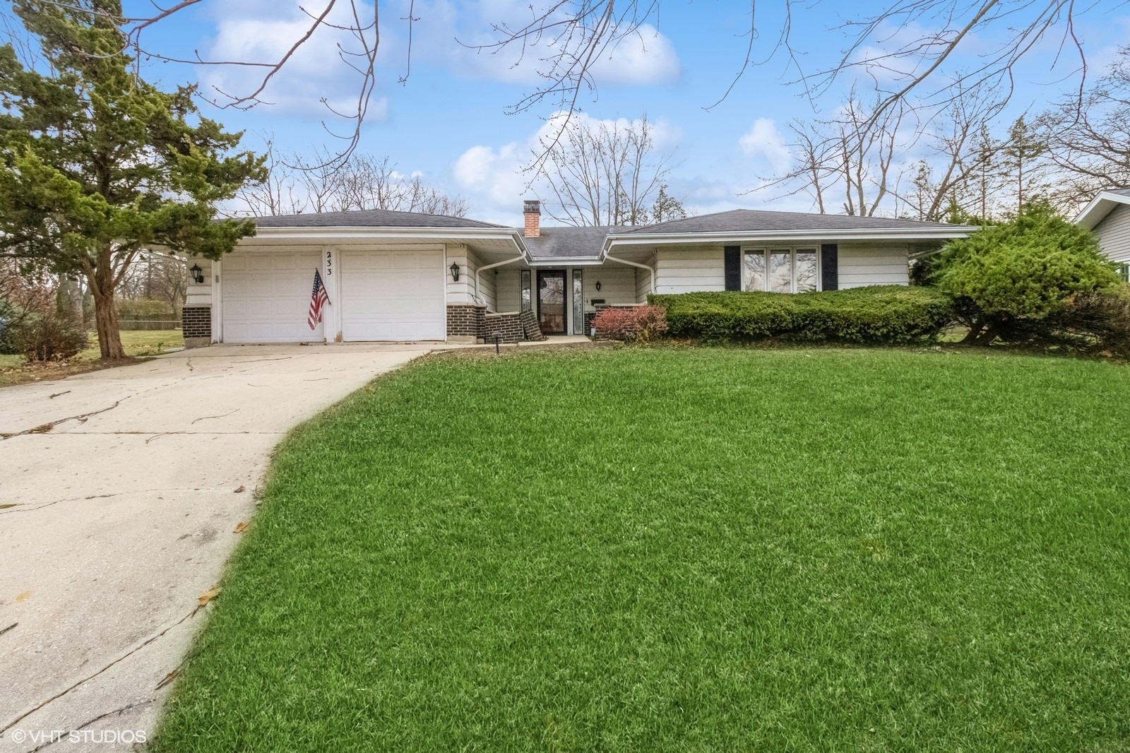 23w233 Cambridge Court Property Photo