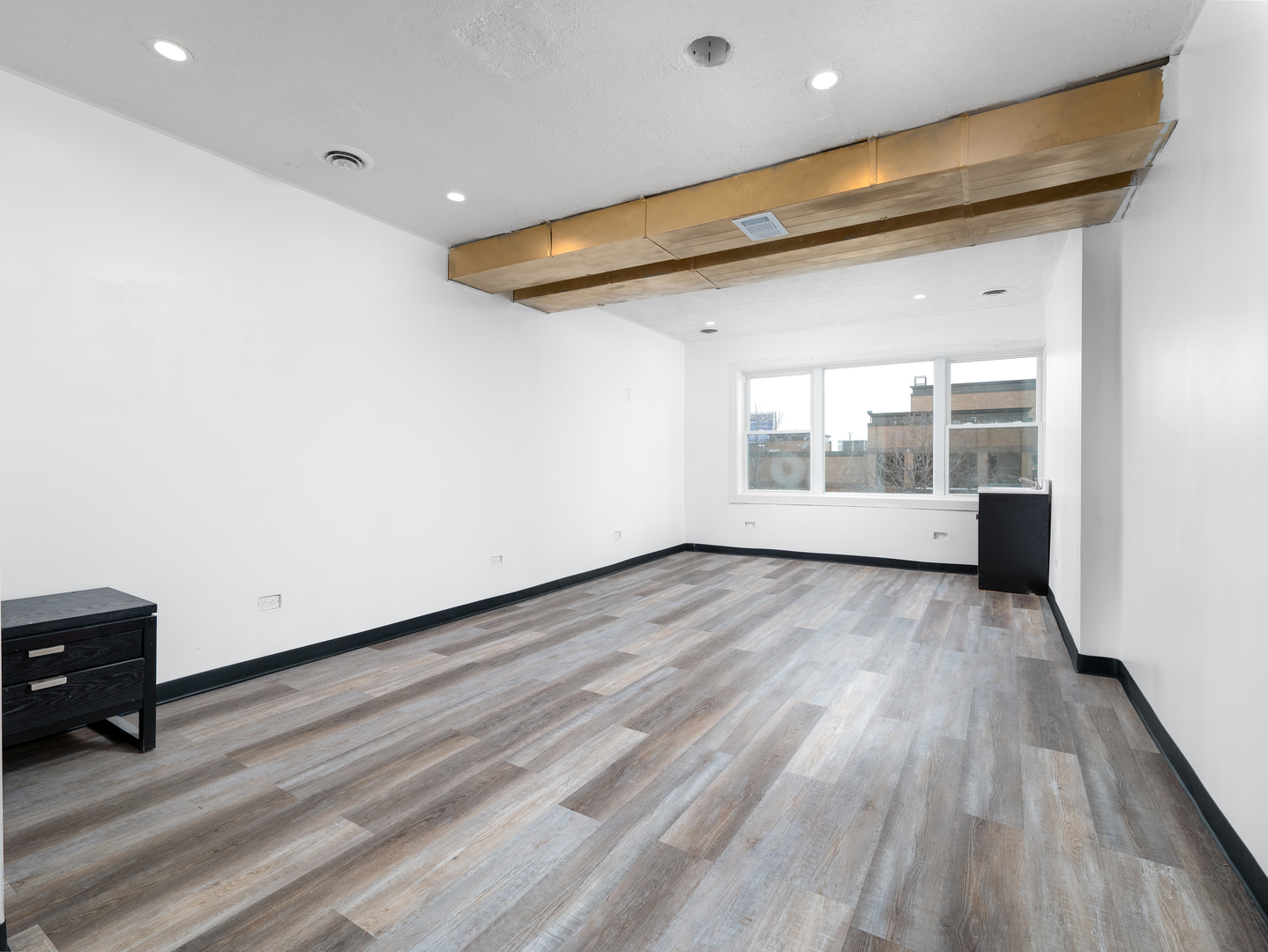 6324 N Milwaukee Avenue Property Photo 5