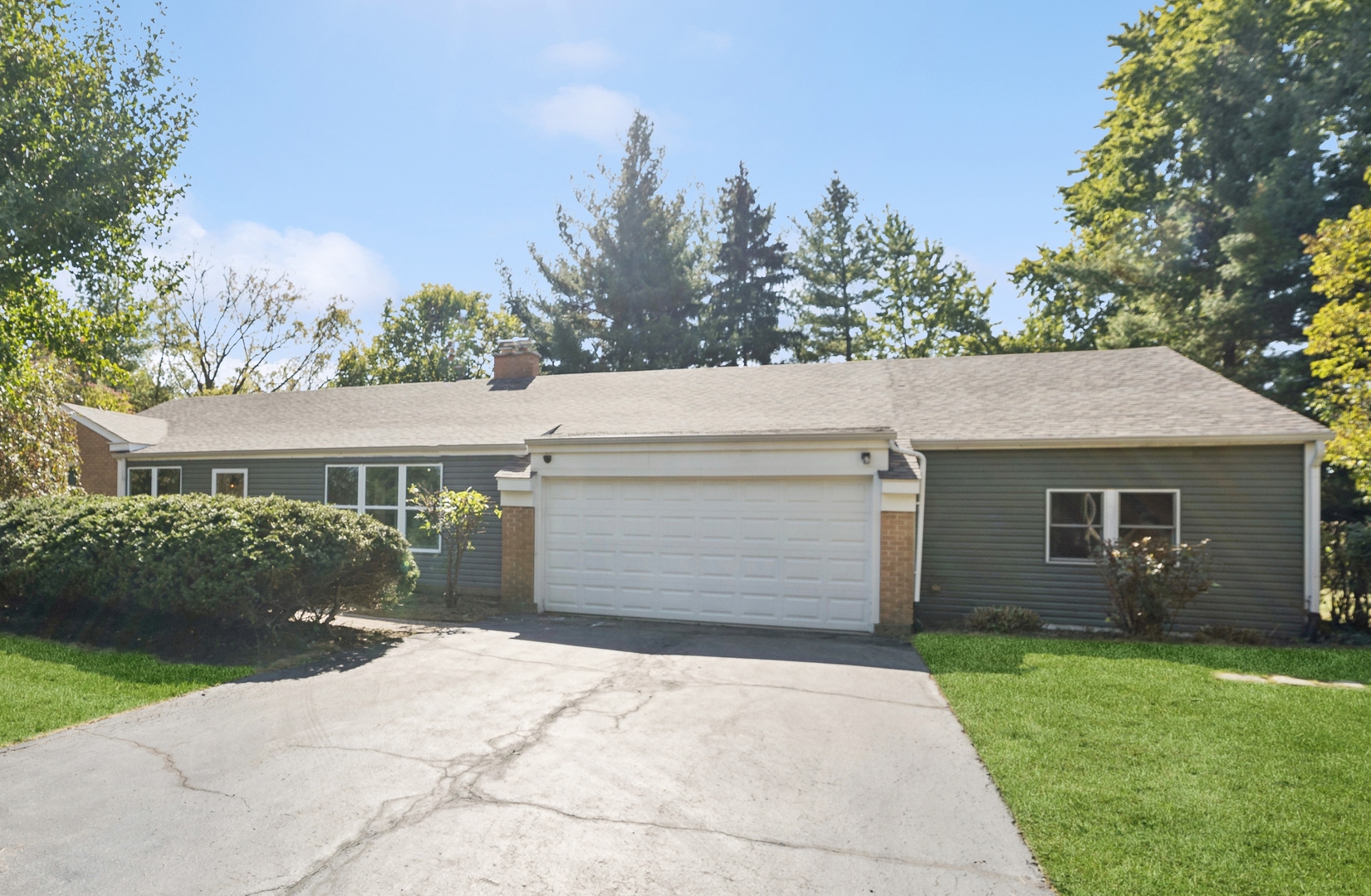 831 Winmoor Drive Property Photo 3