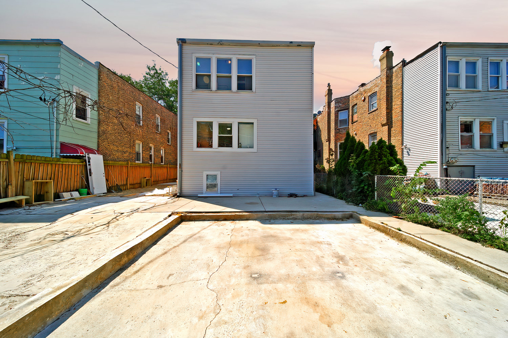 1824 W Hood Avenue Property Photo 3