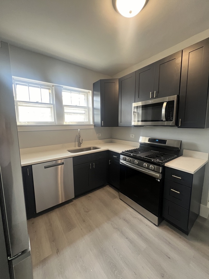 1824 W Hood Avenue Property Photo 9