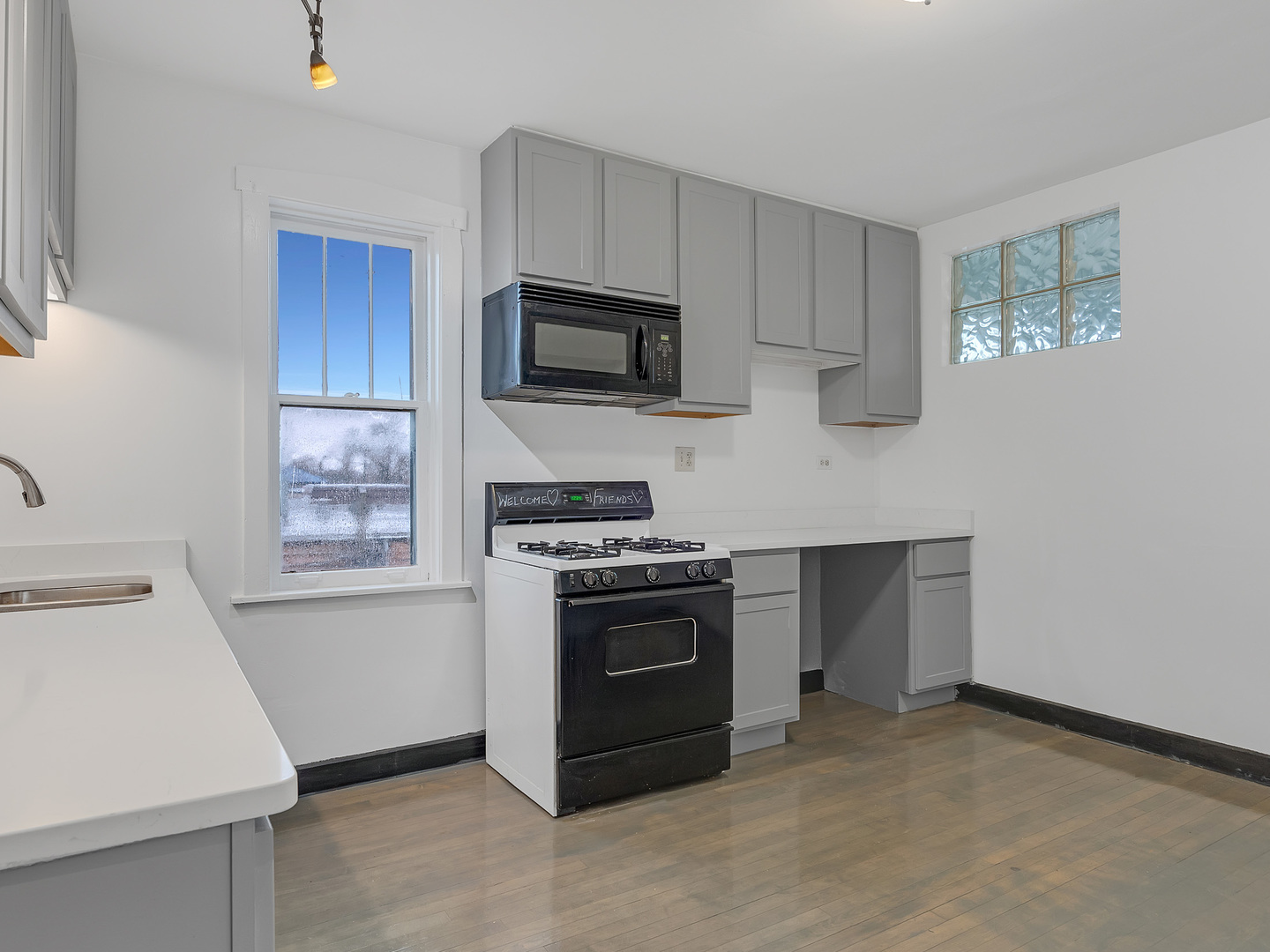 2418 N Kenton Avenue Property Photo 4
