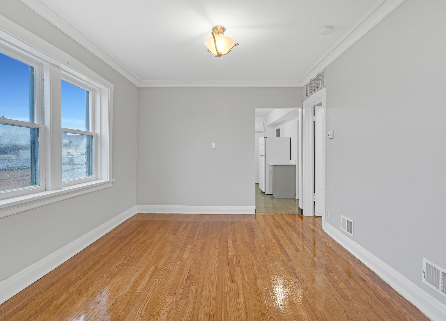 2418 N Kenton Avenue Property Photo 8
