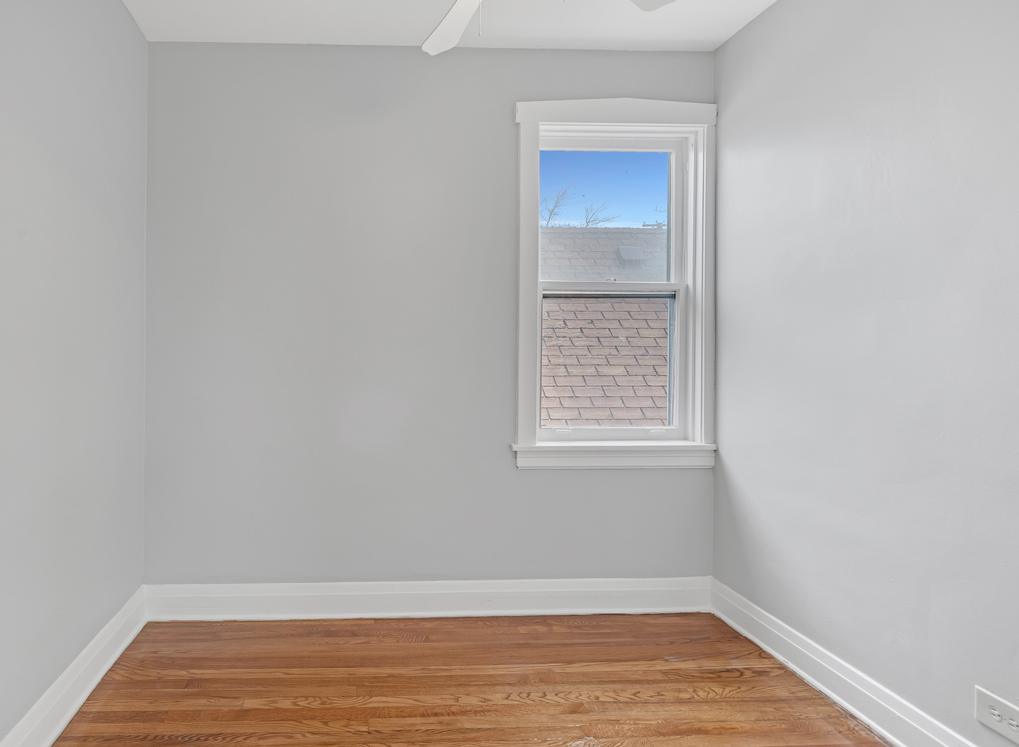 2418 N Kenton Avenue Property Photo 9