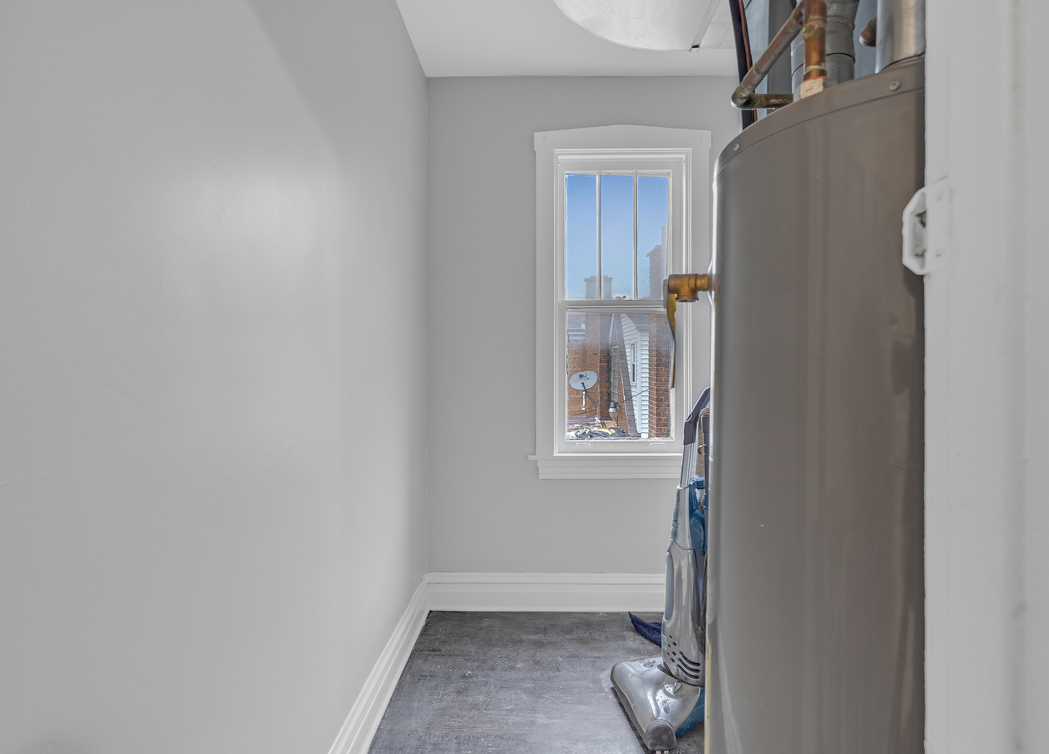 2418 N Kenton Avenue Property Photo 12