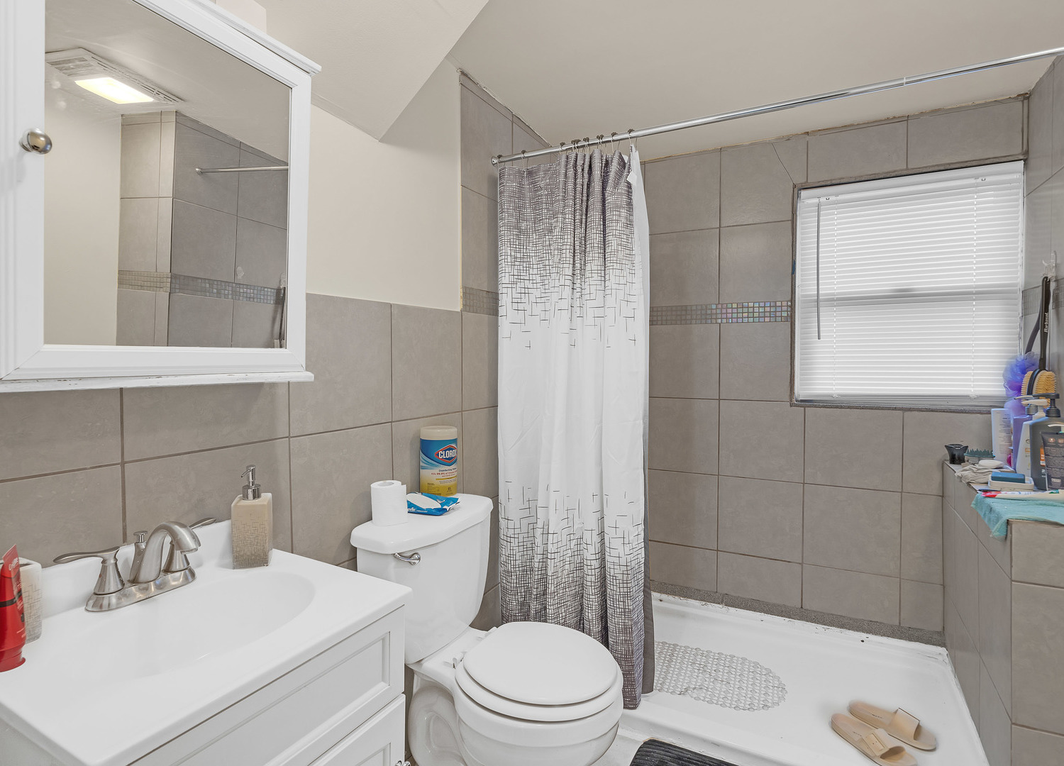 2418 N Kenton Avenue Property Photo 30