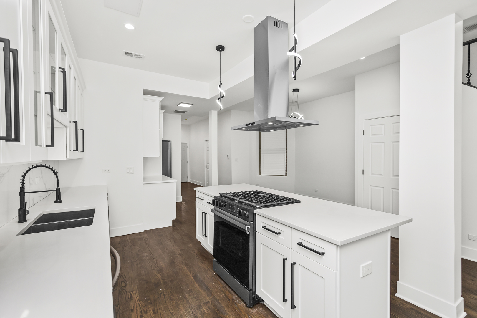6610 S Saint Lawrence Avenue Property Photo 8