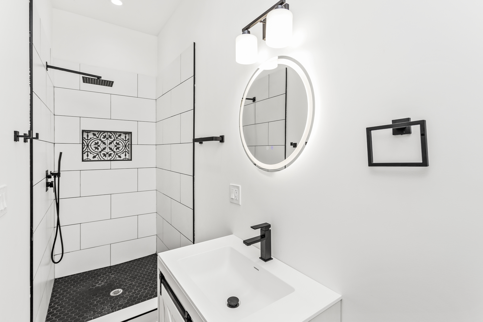 6610 S Saint Lawrence Avenue Property Photo 10