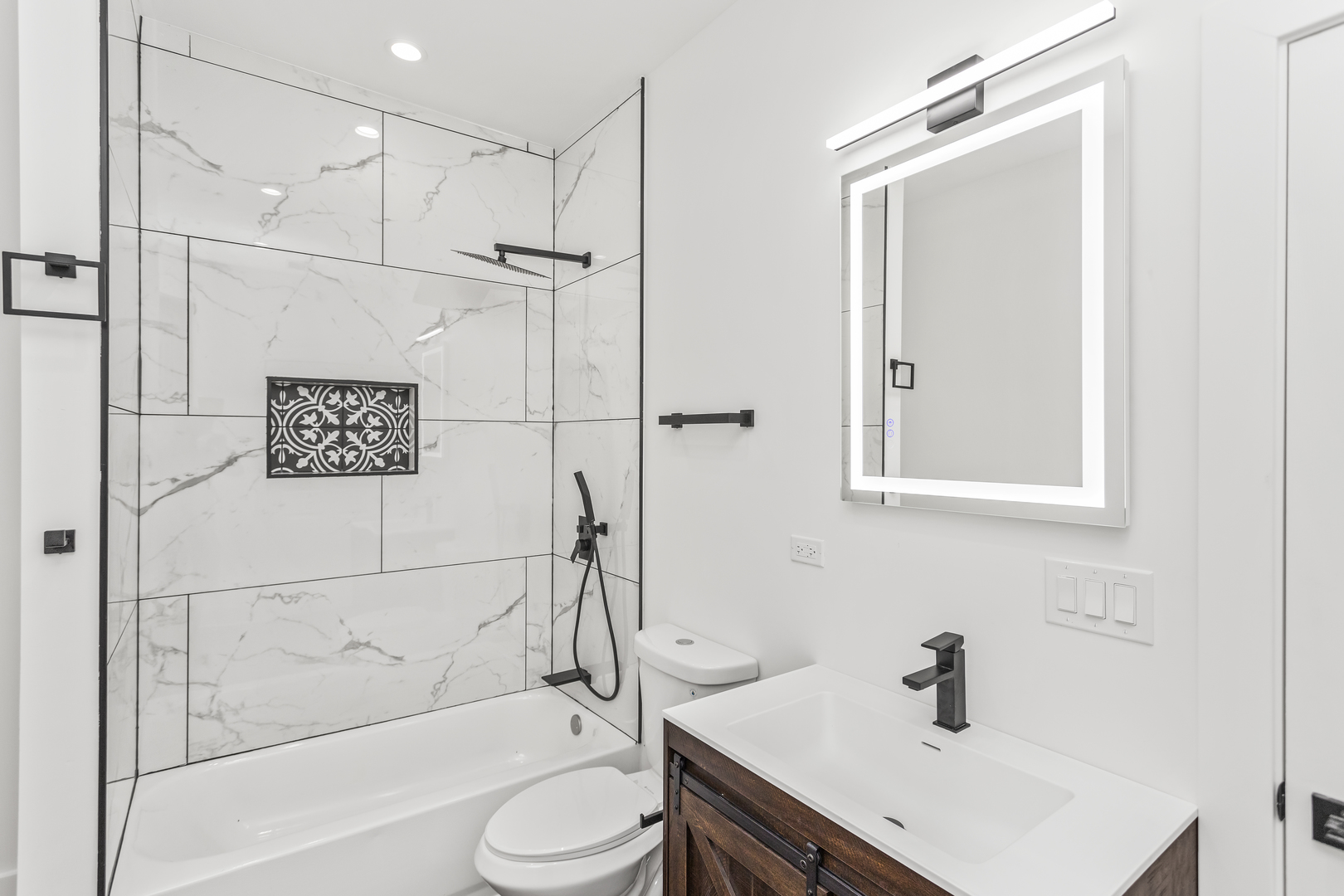 6610 S Saint Lawrence Avenue Property Photo 19