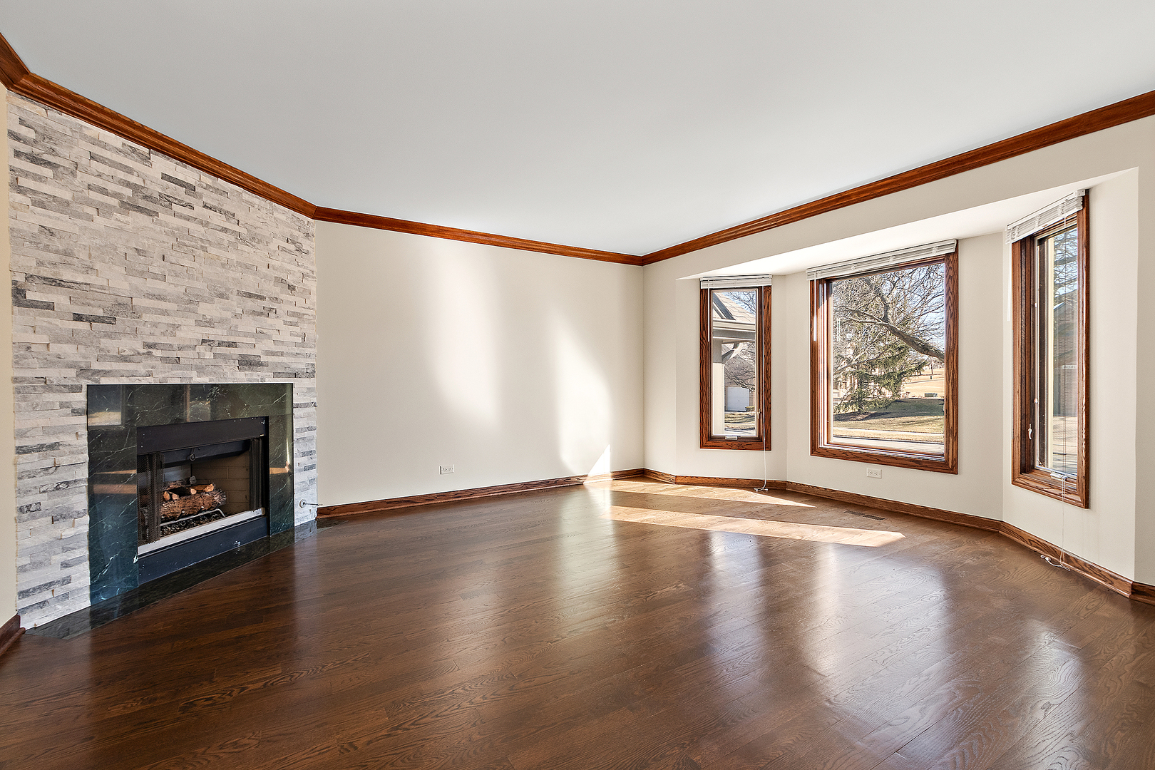 10546 Golf Road Property Photo 5