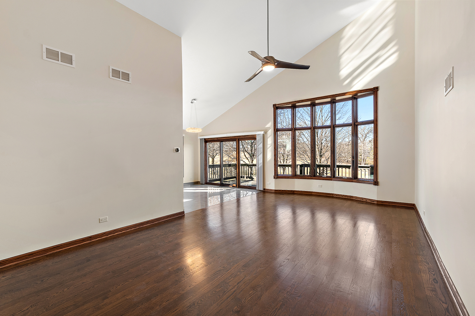 10546 Golf Road Property Photo 7
