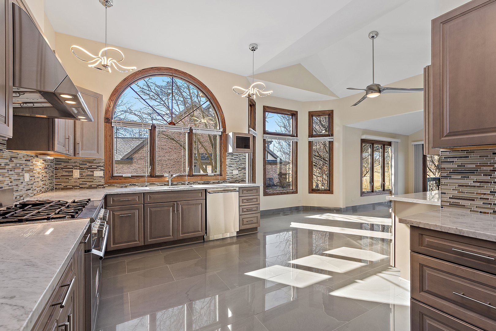 10546 Golf Road Property Photo 11