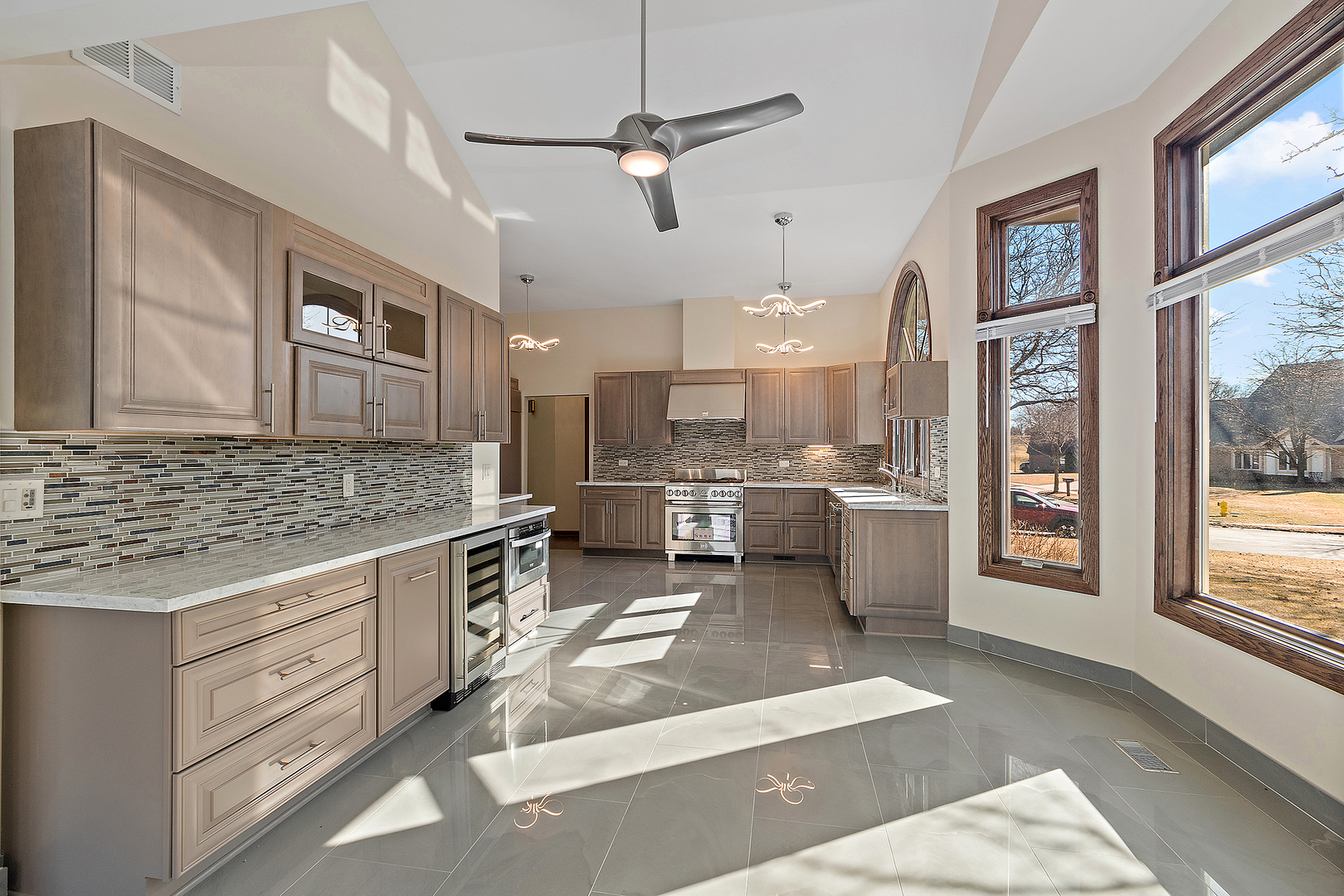 10546 Golf Road Property Photo 14