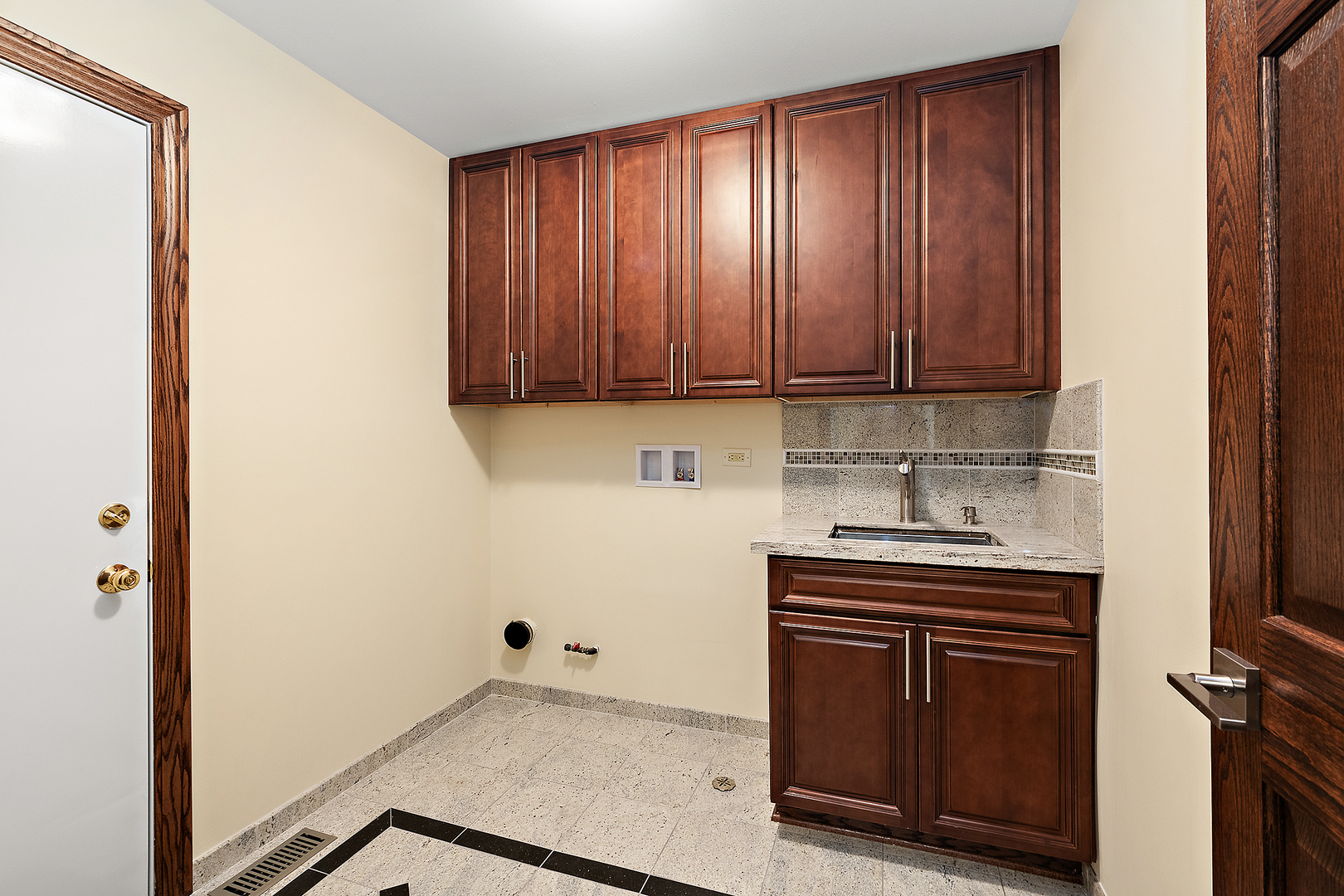 10546 Golf Road Property Photo 19
