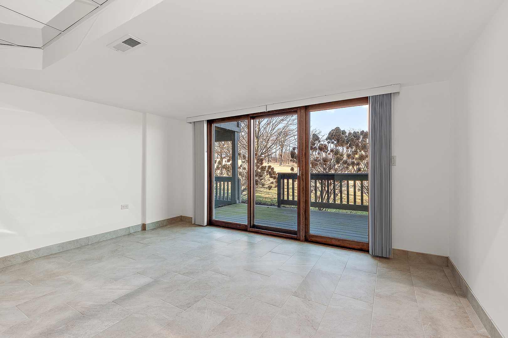 10546 Golf Road Property Photo 28
