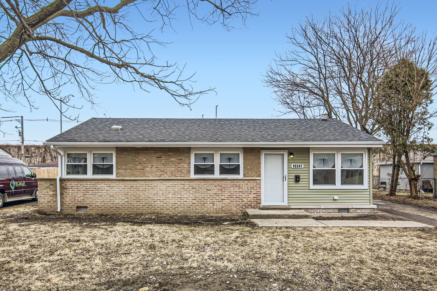 16247 Oxford Dr E Property Photo