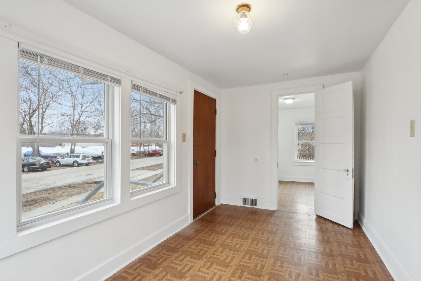 107 N River Road Property Photo 2